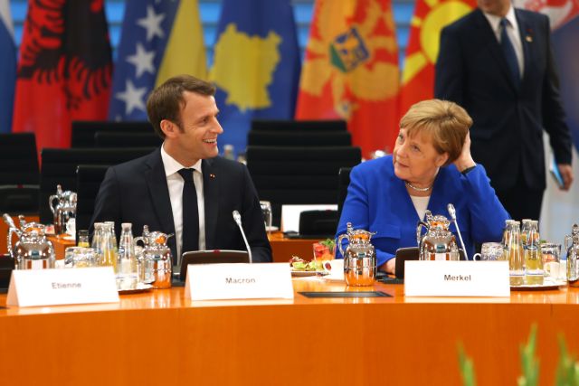 Der Spiegel: Η Μέρκελ προσπαθεί να βρει λύση στα Βαλκάνια