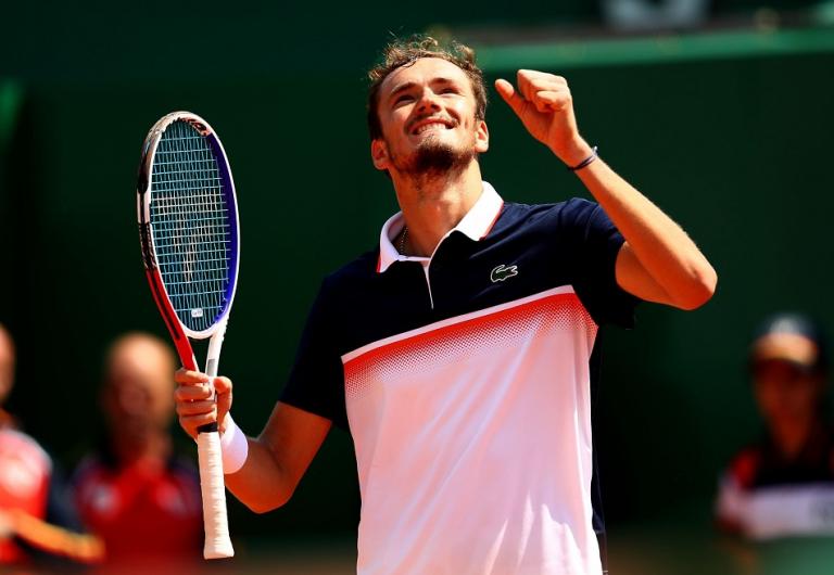 Μόντε Κάρλο: Μετά τον Τσιτσιπά ο Μεντβέντεφ απέκλεισε και Τζόκοβιτς