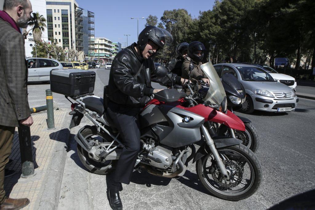 Ο Παύλος Πολάκης κυβερνά τη χώρα