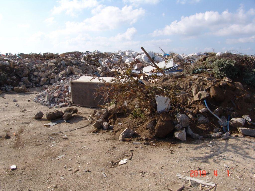 Ανεξέλεγκτη χωματερή στα Μεταλλεία της Μυκόνου