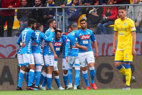 «Κλείδωσε» τη 2η θέση η Νάπολι και «βύθισε» τη Φροζινόνε