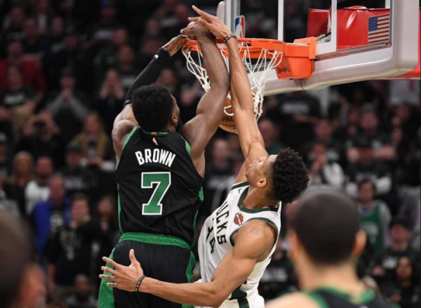 Οι Σέλτικς βρήκαν τρόπο να σταματήσουν τον Γιάννη και άλωσαν το Μιλγουόκι