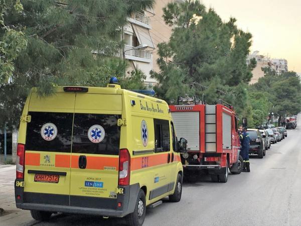 Συνεχίζεται το θρίλερ στη Νέα Σμύρνη – Άνδρας κρατά όμηρο τον πατέρα του