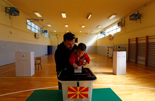 Βόρεια Μακεδονία: Όλα δείχνουν β’ γύρο στις προεδρικές εκλογές, «νίκησε» η αποχή