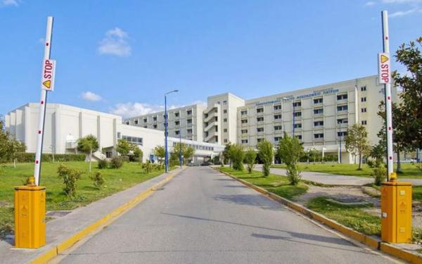 Άνδρας αυτοπυροβολήθηκε με όπλο αστυνομικού μέσα στο νοσοκομείο της Πάτρας