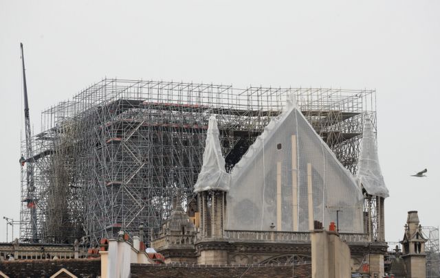 Παναγία των Παρισίων: Μετά τη φωτιά, η βροχή απειλεί το ναό