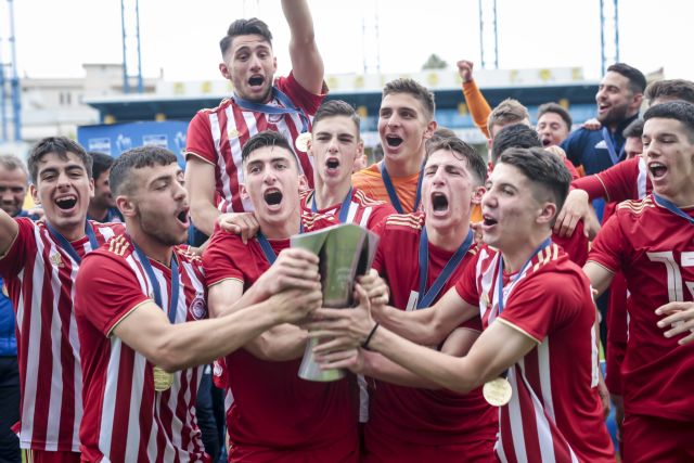 Ολυμπιακός : Οι πανηγυρισμοί της Κ17 και το μήνυμα της ΠΑΕ για την κούπα