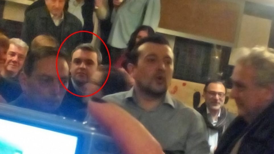 Αποκάλυψη για Πετσίτη: Όταν μπήκε στο Μαξίμου ήταν ήδη συνεργάτης του Λαυρεντιάδη