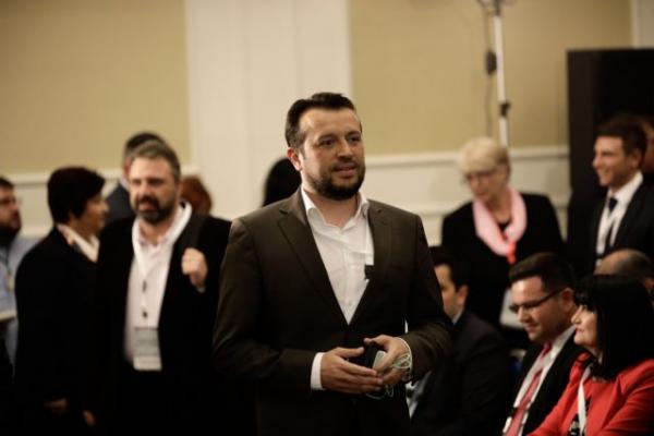 Editorial Ta Nea: Gang