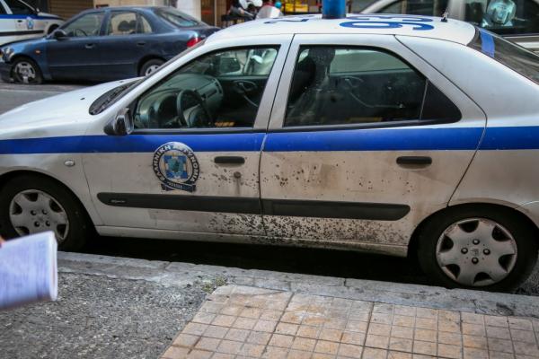 Επίθεση σε περιπολικό στα Εξάρχεια