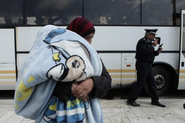 Άδειασε η πλατεία Συντάγματος από τους πρόσφυγες [εικόνες]