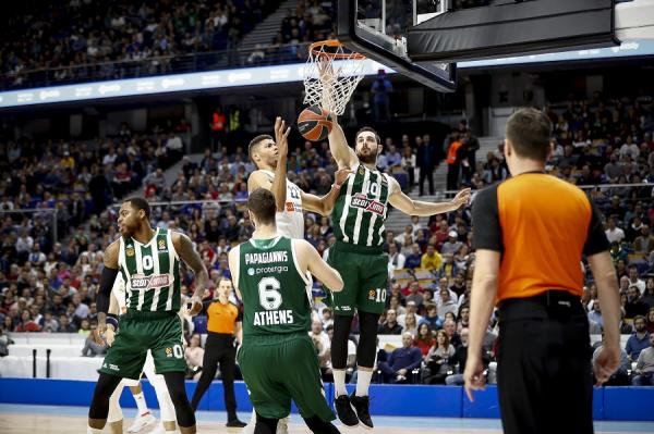 Η τάπα του Τέιλορ στον Καλάθη και το κάρφωμα του Ταβάρες