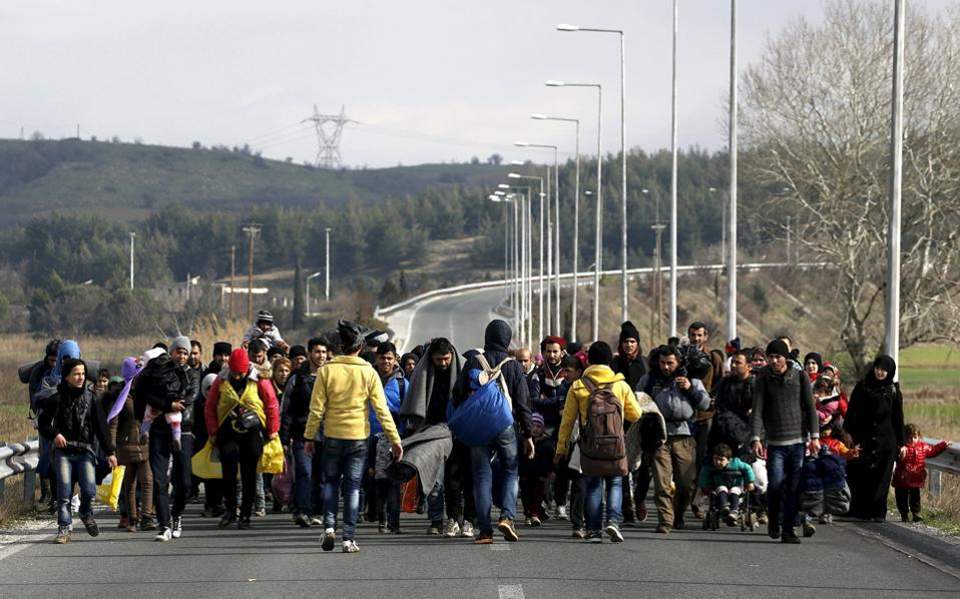Daily Sabah: Φήμες για άνοιγμα των συνόρων οδηγούν χιλιάδες πρόσφυγες προς την Ελλάδα
