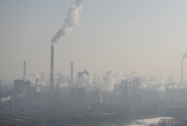 Η ρύπανση του αέρα μειώνει κατά 20 περίπου μήνες το προσδόκιμο ζωής