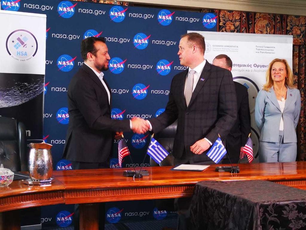 Ο Ν. Παππάς πάει μια βόλτα στο φεγγάρι