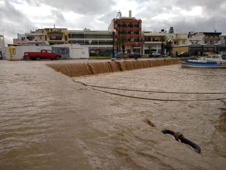 «Βούλιαξε» η Σητεία – Εικόνες καταστροφής άφησε πίσω της η κακοκαιρία