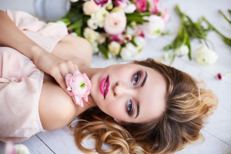 Το ανοιξιάτικο μακιγιάζ που θα σας φτιάξει τη διάθεση