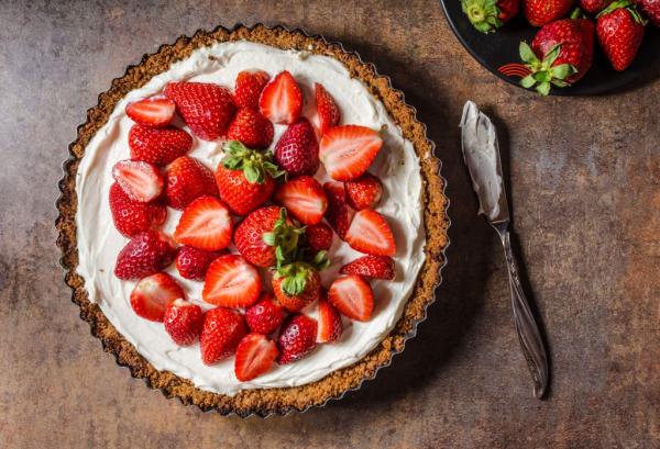 Πώς θα φτιάξετε τσιζκέικ με φράουλες