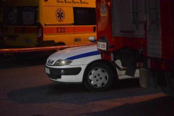 Νύχτα τρόμου στη Νέα Σμύρνη: Άνδρας με μαχαίρι κρατάει όμηρο τον πατέρα του