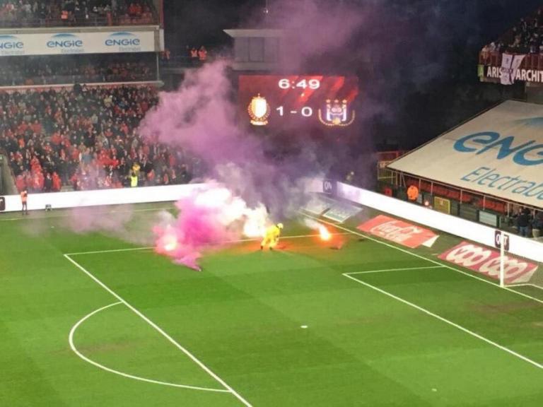 Καπνογόνα, αντικείμενα και οριστική διακοπή στο Σταντάρ – Άντερλεχτ