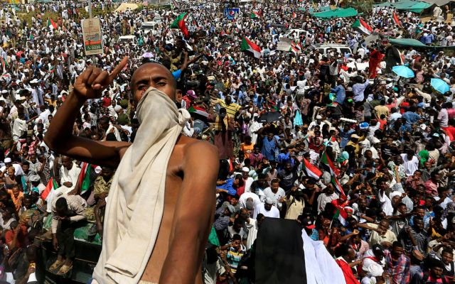 Σουδάν : Πανηγυρισμοί για την παραίτηση του νέου δικτάτορα