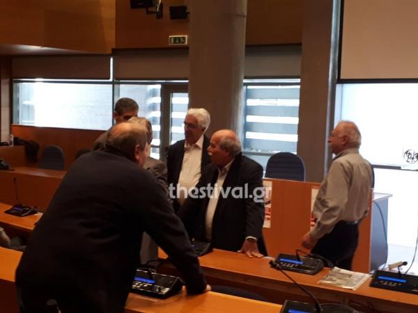 «Εκραξαν» τον Νίκο Βούτση για τη συμφωνία των Πρεσπών – «Θα πληρώσετε προδότες»