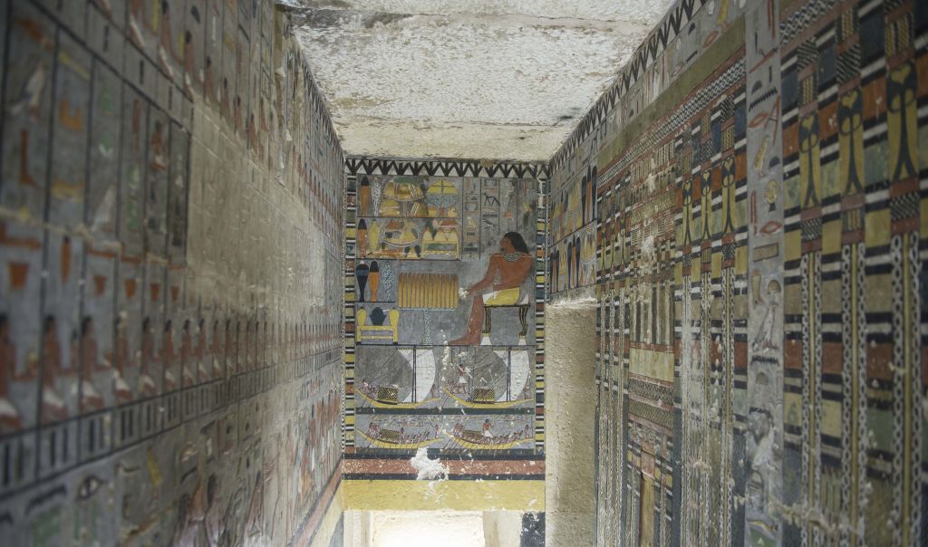 Ανακαλύφθηκε ταφικός θάλαμος 4.000 ετών στο Κάιρο (Εικόνες)