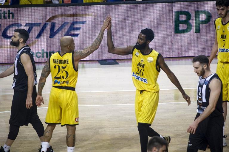 ΑΕΚ : Το βίντεο από τις διακοπές του Θίοντορ στη Σαντορίνη