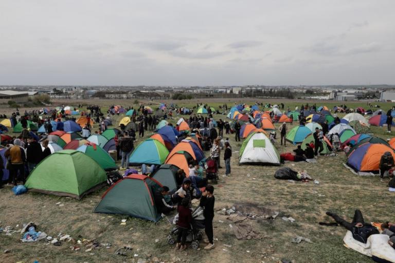 Σε απόγνωση οι πρόσφυγες – Στήνουν ξανά άτυπο καταυλισμό στα Διαβατά