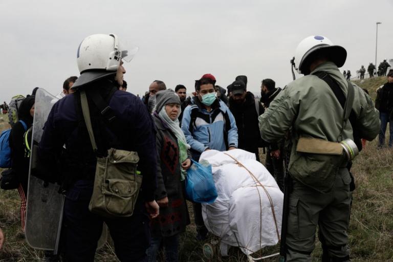 Αποχωρούν σταδιακά από τα Διαβατά οι πρόσφυγες