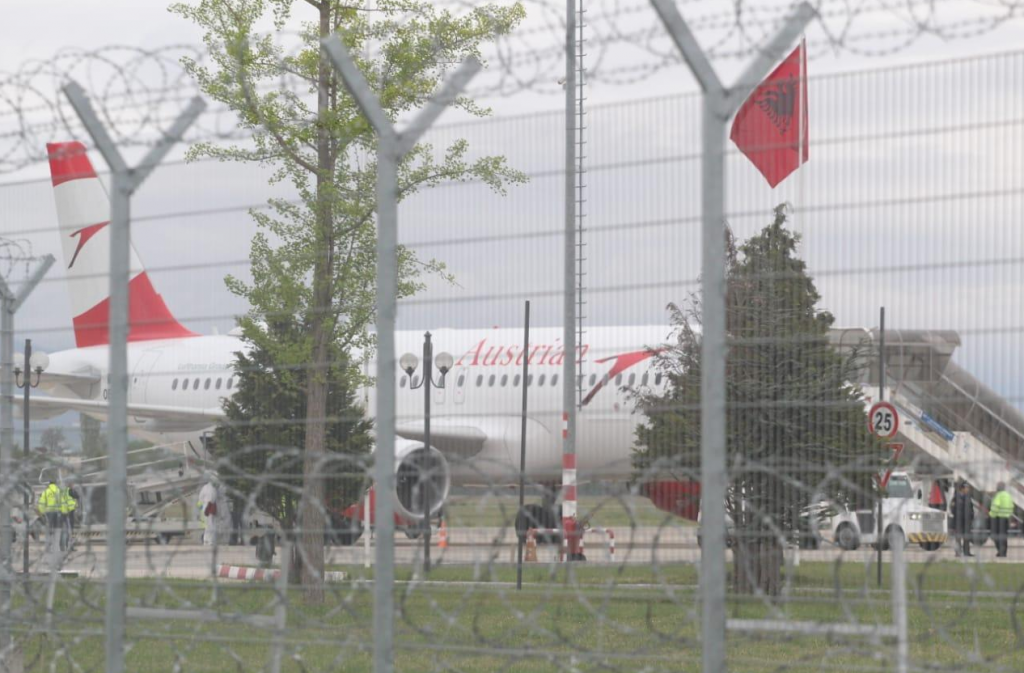 Αλβανία: Τέσσερις συλλήψεις για την αιματηρή ληστεία στο αεροδρόμιο των Τιράνων