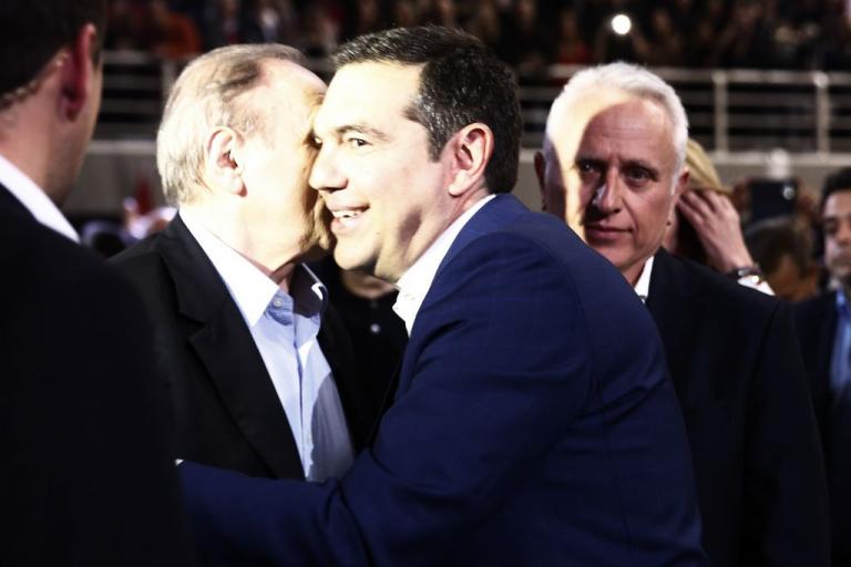 Όλα για την καρέκλα – Πώς οι υβριστές του Τσίπρα μεταλλάχθηκαν σε υμνητές του