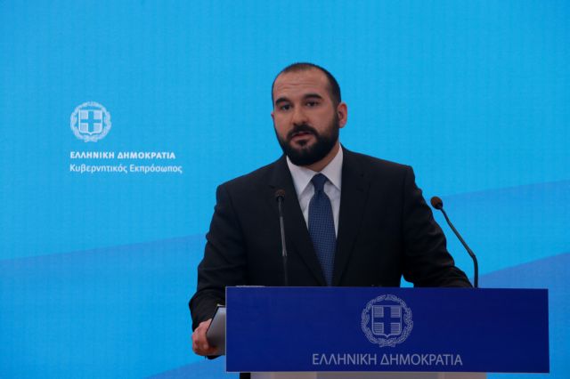 Η κυβέρνηση επιμένει στο δόγμα «απεταξάμην τον Πετσίτη»