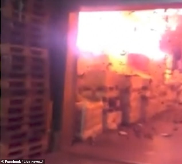 Γαλλία: Πυρκαγιά σε αποθήκη κατέστρεψε δύο εκατομμύρια φιάλες κρασιού