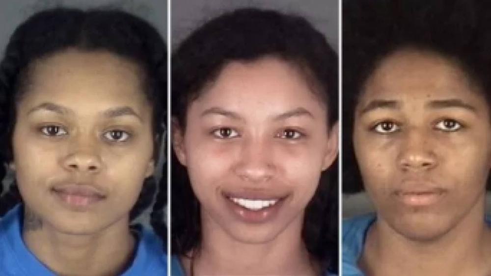 ΗΠΑ: Αστυνομική καταδίωξη 3 γυναικών που έβαζαν λοσιόν μαυρίσματος γυμνές δημοσίως