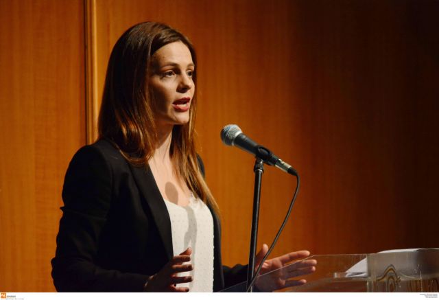 Αχτσιόγλου: Ευνοϊκότερο πλαίσιο συνταξιοδότησης για τους εργαζόμενους στα ΒΑΕ