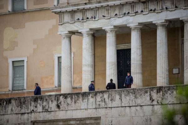 Τηλεφώνημα για βόμβα στη Βουλή – «Θα υπάρξουν θύματα, κανονίστε» [Εικόνες]