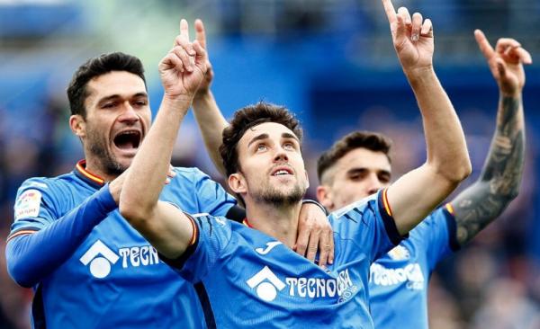 Βλέπει… αστέρια η Χετάφε