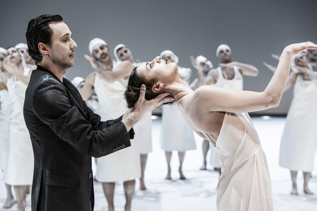 «Από τη Ρωσία με αγάπη»: Οι πρώτες φωτογραφίες της παράστασης