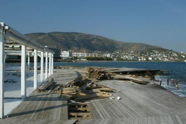 ΥΠΟΙΚ : Δεν ισχύουν τα περί μαζικών τακτοποιήσεων αυθαιρέτων στον αιγιαλό