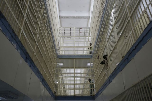 Φυλακές Αυλώνα: Ολόκληρο «οπλοστάσιο» εντοπίστηκε μέσα στα κελιά