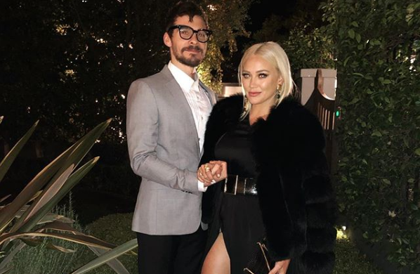 Χίλαρι Νταφ: Η τρυφερή αγκαλιά με τον άντρα της