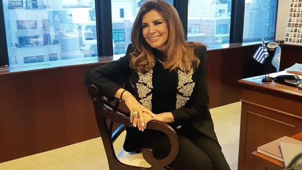 Η Μιμή Ντενίση ποζάρει με την κόρη της, Μαριτίνα