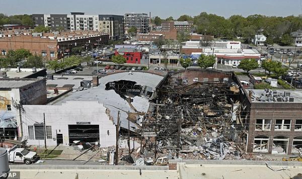 Η μεγαλύτερη συλλογή Porsche της Αμερικής έγινε «στάχτη και μπούρμπερη»