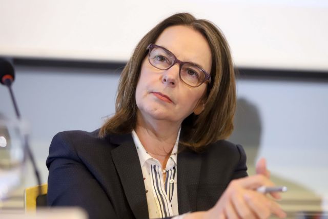 Μείωση ΦΠΑ και κατώτατου φορολογικού συντελεστή εξετάζει η κυβέρνηση