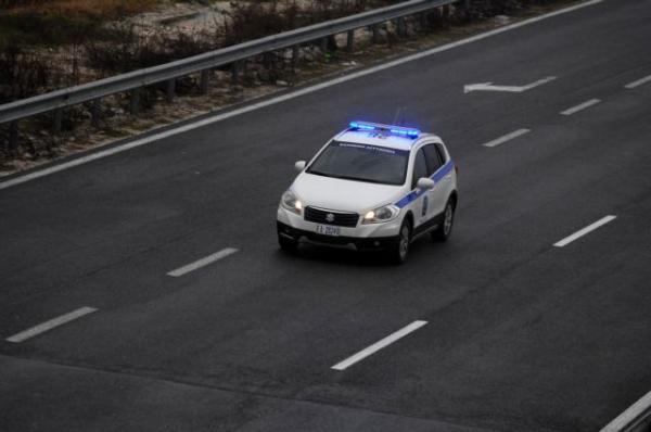 Αυτοκίνητο κινούνταν ανάποδα για 13 χλμ. στην εθνική οδό Αθηνών-Λαμίας