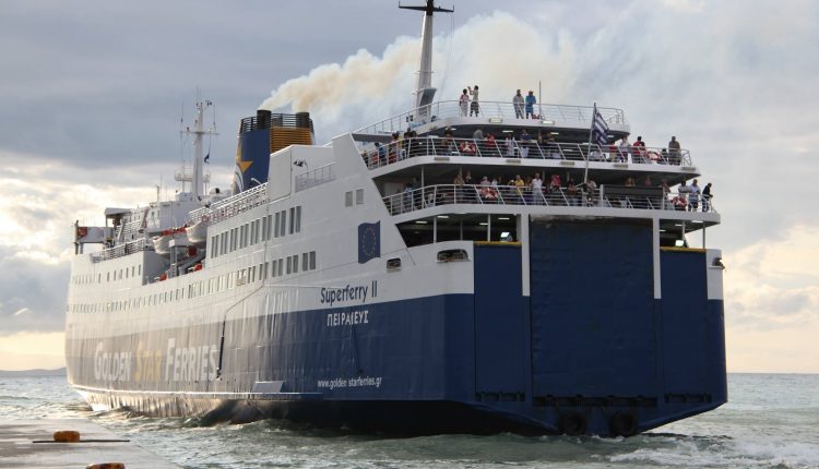 Ηράκλειο: Επέστρεψε στο λιμάνι το Superferry II λόγω βλάβης