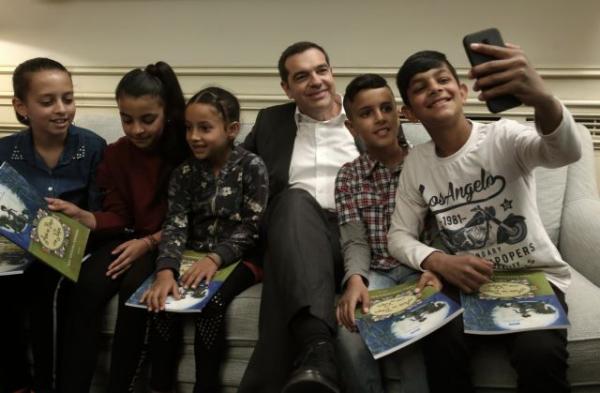 Ο Τσίπρας και τα παραμύθια στους Ρομά