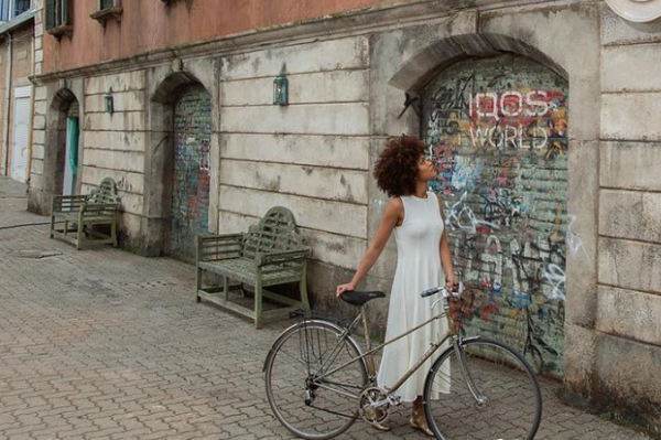 «Κατέβασε το φερμουάρ» σε ένα κτίριο στο Μιλάνο