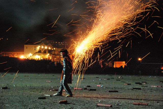 Συγκλονιστικό βίντεο: Η στιγμή που η σαΐτα χτυπά τον εικονολήπτη στην Καλαμάτα